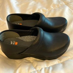 Waterproof leather Danskos never worn in perfect condition